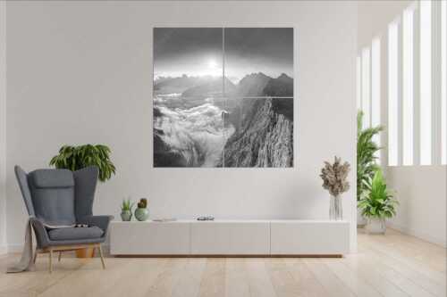 Bergsteiger auf dem Gipfel der Kaskarspitze blickt ins Karwendelgebirge - Der Mensch ist klein - 4er Split, Größe ca. 180x180cm, Seitenverhältnis 1:1 - Kaskarspitze im Karwendel - weitere Infos unter https://www.kriner-weiermann.de