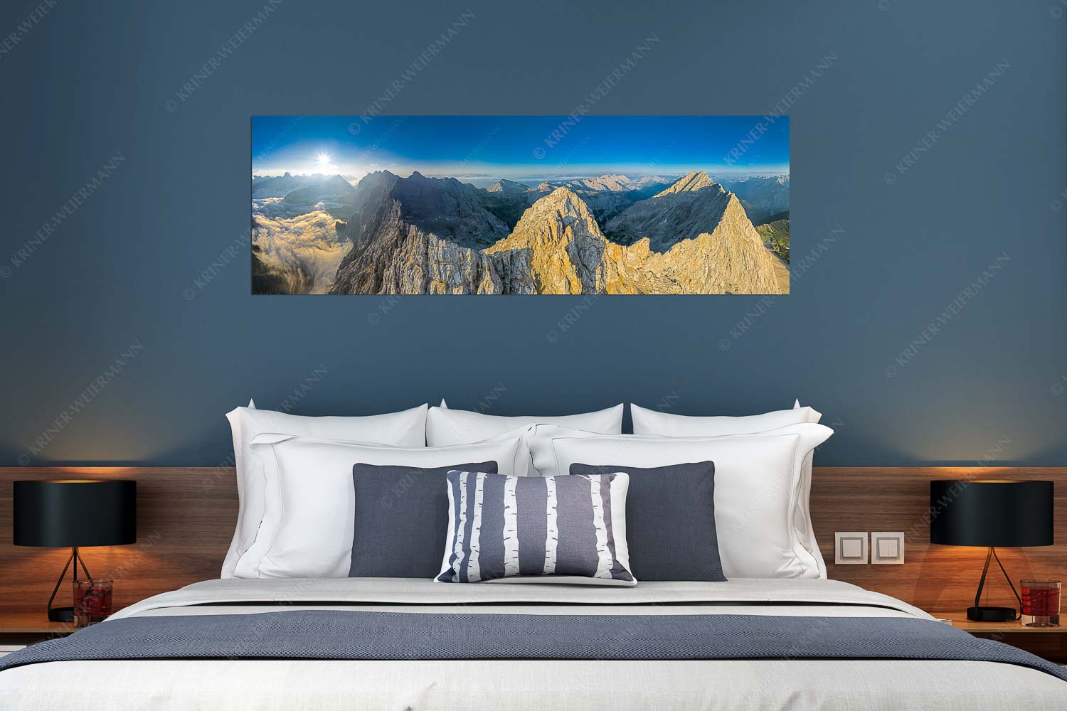 Der Mensch ist klein – Größe ca. 180x60cm, Seitenverhältnis 3:1 — Kaskarspitze im Karwendel Bergsteiger auf dem Gipfel der Kaskarspitze blickt ins Karwendelgebirge - Der Mensch ist klein - Größe ca. 180x60cm, Seitenverhältnis 3:1 - Kaskarspitze im Karwendel - weitere Infos unter https://www.kriner-weiermann.de