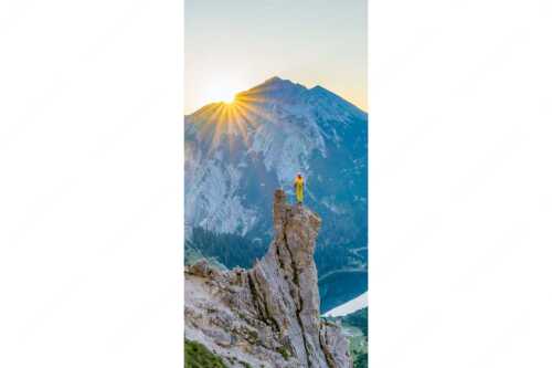 Einsamkeit und Stille begleiten diesen traumhaften Herbstmorgen im Soierngebirge - Der Tag kann beginnen - Seitenverhältnis 1:2 - Sonnenaufgang über Soiernsee - weitere Infos unter https://www.kriner-weiermann.de