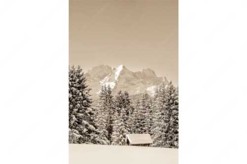 Blick zum Wettersteingebirge mit Zugspitzmassiv - Der Wetterstein - Seitenverhältnis 2:3 - Winter Wald und Heustadel - weitere Infos unter https://www.kriner-weiermann.de