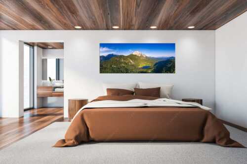Blick über Ferchensee zur Unteren und Oberen Wettersteinspitze. - Die Perle - Größe ca. 200x80cm, Seitenverhältnis 2,5:1 - Ferchensee am Wetterstein - weitere Infos unter https://www.kriner-weiermann.de
