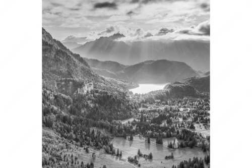Die Abendsonne streicht noch über den Alpsee und Schloss Neuschwanstein - Die Schlösser - Seitenverhältnis 1:1 - Schloss Neuschwanstein - weitere Infos unter https://www.kriner-weiermann.de