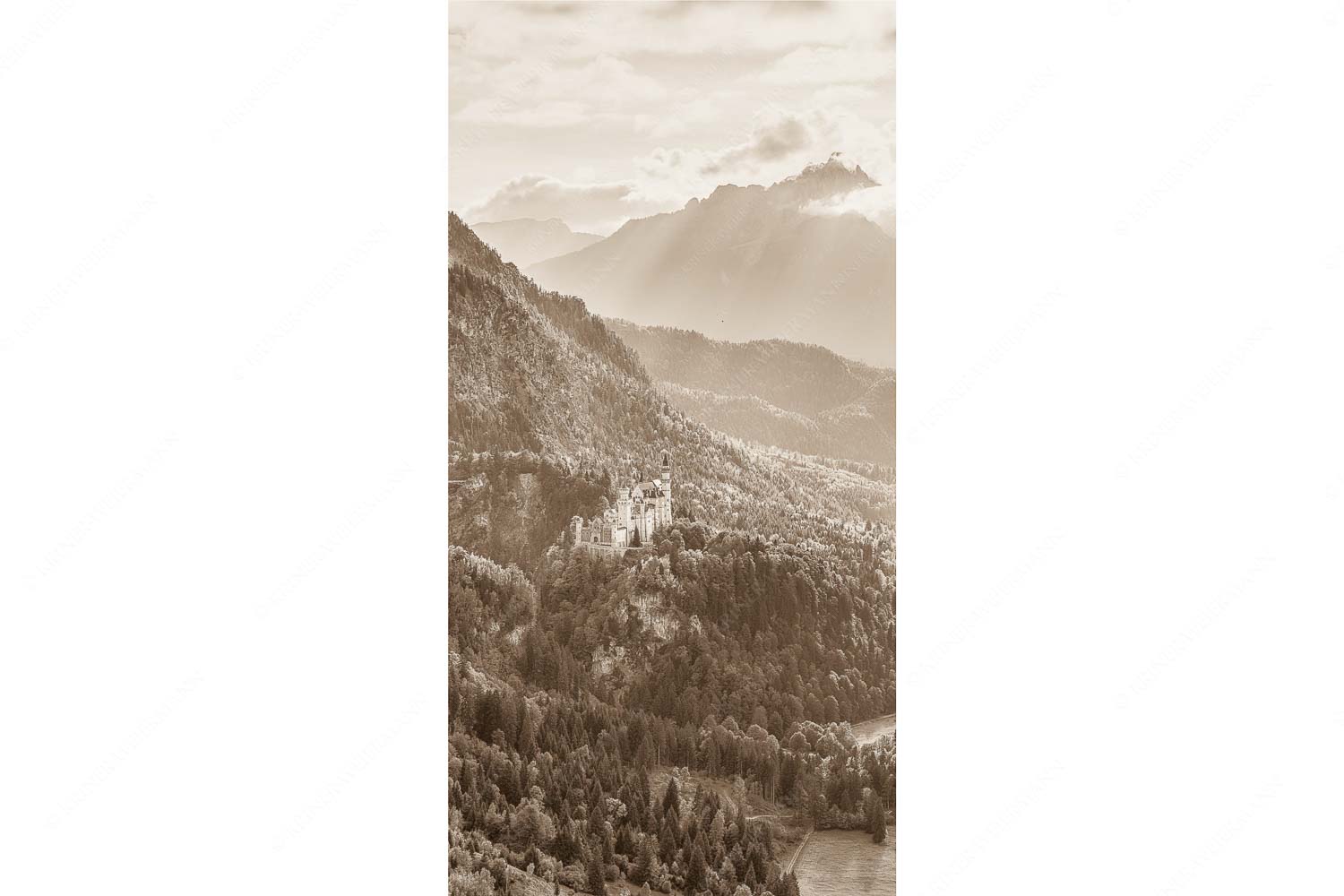 Die Schlösser – Seitenverhältnis 1:2 — Schloss Neuschwanstein Die Abendsonne streicht noch über den Alpsee und Schloss Neuschwanstein