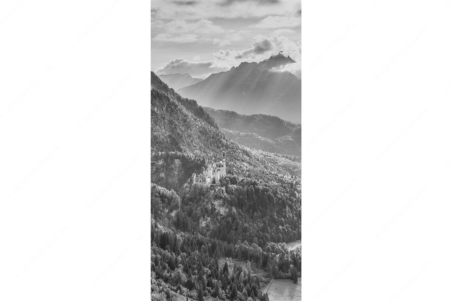 Die Schlösser – Seitenverhältnis 1:2 — Schloss Neuschwanstein Die Abendsonne streicht noch über den Alpsee und Schloss Neuschwanstein