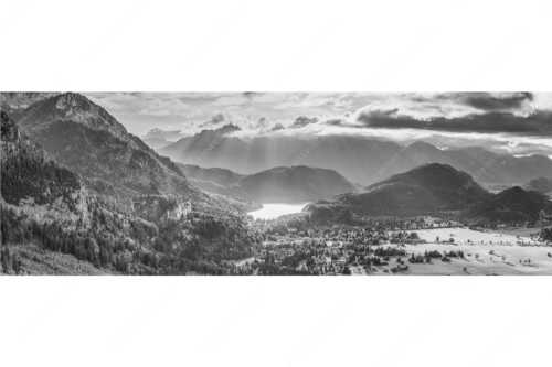 Die Abendsonne streicht noch über den Alpsee und Schloss Neuschwanstein - Die Schlösser - Seitenverhältnis 3:1 - Schloss Neuschwanstein - weitere Infos unter https://www.kriner-weiermann.de
