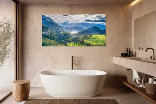 Die Abendsonne streicht noch über den Alpsee und Schloss Neuschwanstein - Die Schlösser - Größe ca. 180x90cm, Seitenverhältnis 2:1 - Schloss Neuschwanstein - weitere Infos unter https://www.kriner-weiermann.de