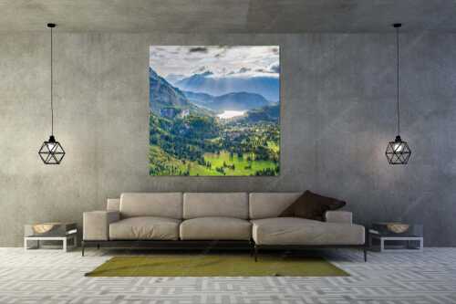 Die Abendsonne streicht noch über den Alpsee und Schloss Neuschwanstein - Die Schlösser - Größe ca. 160x160cm, Seitenverhältnis 1:1 - Schloss Neuschwanstein - weitere Infos unter https://www.kriner-weiermann.de