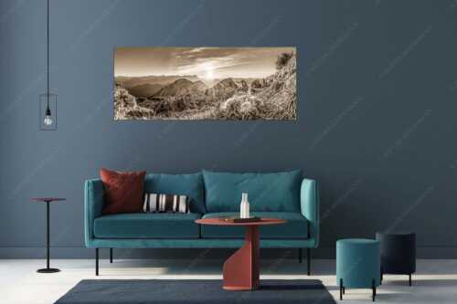 Blick vom Risskopf zum Sonnenuntergang an der Zugspitze - Distelquartett - Größe ca. 175x70cm, Seitenverhältnis 2,5:1 - Silberdistel im Estergebige - weitere Infos unter https://www.kriner-weiermann.de