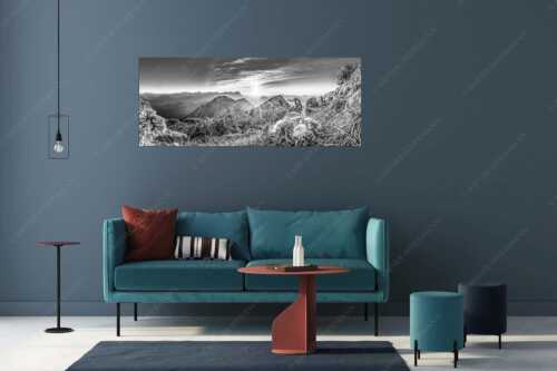 Blick vom Risskopf zum Sonnenuntergang an der Zugspitze - Distelquartett - Größe ca. 175x70cm, Seitenverhältnis 2,5:1 - Silberdistel im Estergebige - weitere Infos unter https://www.kriner-weiermann.de