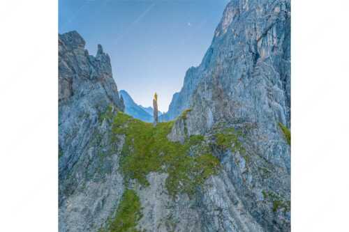 Kletterer an der Lafatscher Nordwand im Karwendelgebirge - Drachenhaut - Seitenverhältnis 1:1 - Klettern am Lafatscher im Karwendel - weitere Infos unter https://www.kriner-weiermann.de