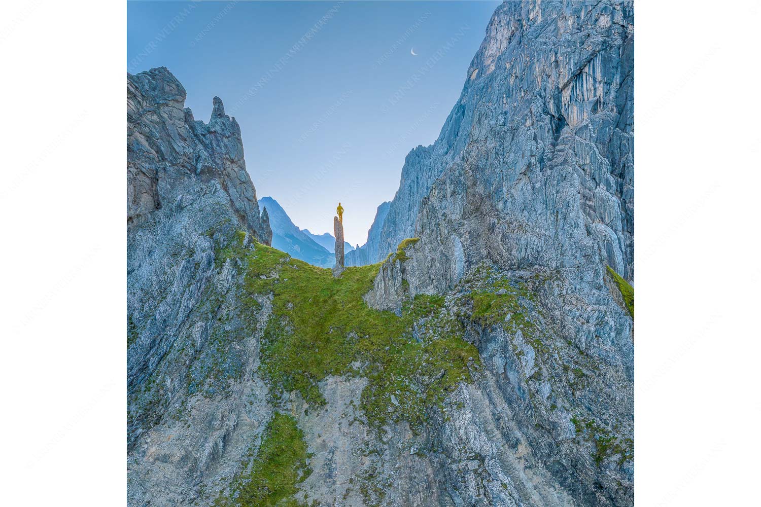 Drachenhaut – Seitenverhältnis 1:1 — Klettern am Lafatscher im Karwendel Kletterer an der Lafatscher Nordwand im Karwendelgebirge