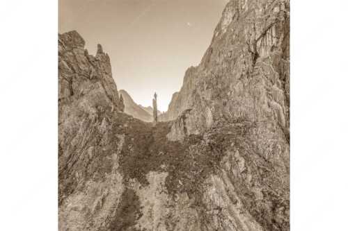 Kletterer an der Lafatscher Nordwand im Karwendelgebirge - Drachenhaut - Seitenverhältnis 1:1 - Klettern am Lafatscher im Karwendel - weitere Infos unter https://www.kriner-weiermann.de