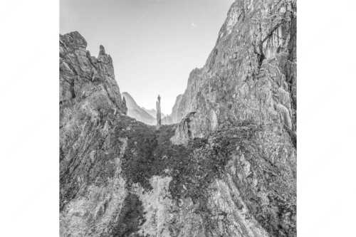 Kletterer an der Lafatscher Nordwand im Karwendelgebirge - Drachenhaut - Seitenverhältnis 1:1 - Klettern am Lafatscher im Karwendel - weitere Infos unter https://www.kriner-weiermann.de