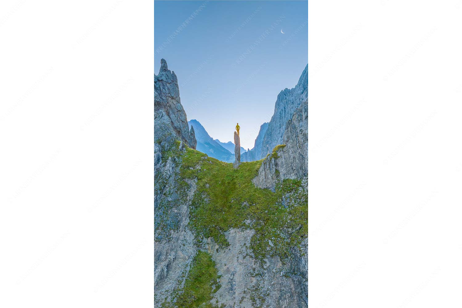 Kletterer an der Lafatscher Nordwand im Karwendelgebirge - Drachenhaut - Seitenverhältnis 1:2 - Klettern am Lafatscher im Karwendel - weitere Infos unter https://www.kriner-weiermann.de