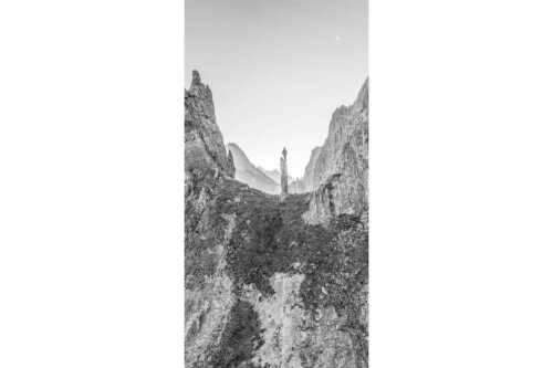 Kletterer an der Lafatscher Nordwand im Karwendelgebirge - Drachenhaut - Seitenverhältnis 1:2 - Klettern am Lafatscher im Karwendel - weitere Infos unter https://www.kriner-weiermann.de