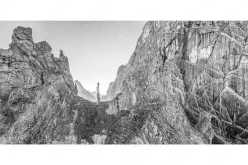 Kletterer an der Lafatscher Nordwand im Karwendelgebirge - Drachenhaut - Seitenverhältnis 2:1 - Klettern am Lafatscher im Karwendel - weitere Infos unter https://www.kriner-weiermann.de