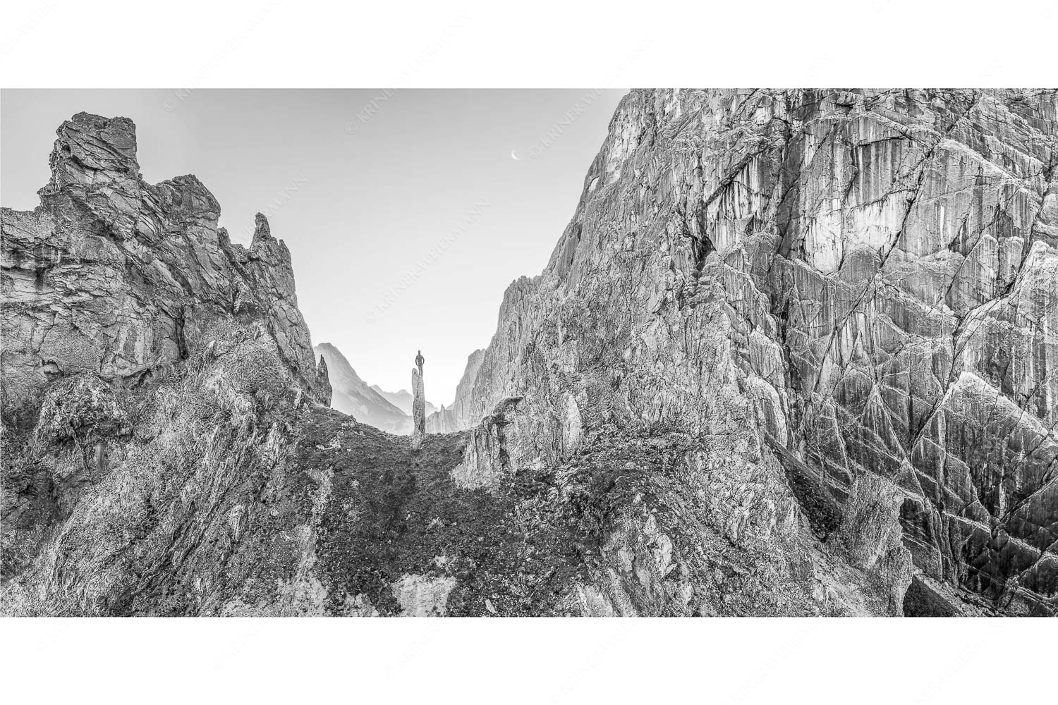 Drachenhaut – Seitenverhältnis 2:1 — Klettern am Lafatscher im Karwendel Kletterer an der Lafatscher Nordwand im Karwendelgebirge