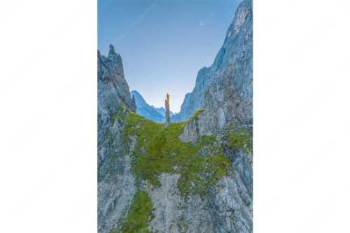 Kletterer an der Lafatscher Nordwand im Karwendelgebirge - Drachenhaut - Seitenverhältnis 2:3 - Klettern am Lafatscher im Karwendel - weitere Infos unter https://www.kriner-weiermann.de