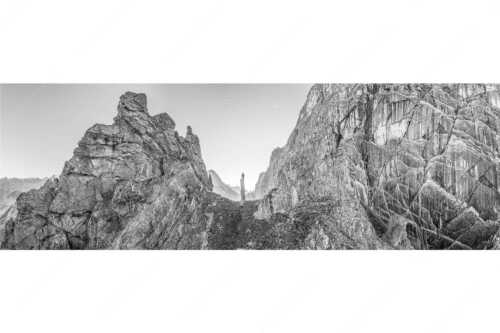 Kletterer an der Lafatscher Nordwand im Karwendelgebirge - Drachenhaut - Seitenverhältnis 3:1 - Klettern am Lafatscher im Karwendel - weitere Infos unter https://www.kriner-weiermann.de