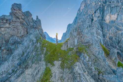 Kletterer an der Lafatscher Nordwand im Karwendelgebirge - Drachenhaut - Seitenverhältnis 3:2 - Klettern am Lafatscher im Karwendel - weitere Infos unter https://www.kriner-weiermann.de