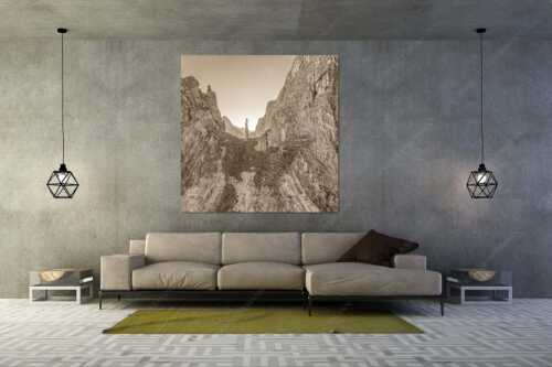 Kletterer an der Lafatscher Nordwand im Karwendelgebirge - Drachenhaut - Größe ca. 160x160cm, Seitenverhältnis 1:1 - Klettern am Lafatscher im Karwendel - weitere Infos unter https://www.kriner-weiermann.de