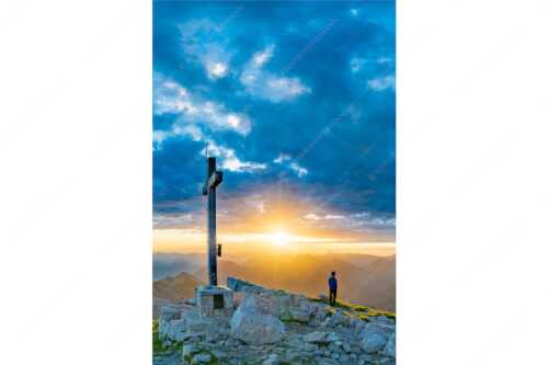 Blick von der Soiernspitze in den Sonnenaufgang im Karwendelgebirge - Ehrfurcht - Seitenverhältnis 2:3 - Soiernspitze im Karwendel - weitere Infos unter https://www.kriner-weiermann.de