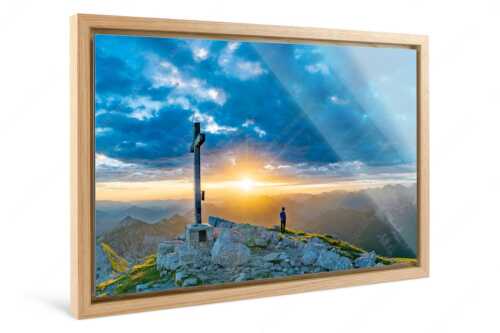 Blick von der Soiernspitze in den Sonnenaufgang im Karwendelgebirge - Ehrfurcht - Foto im Schattenfugen-Rahmen - Soiernspitze im Karwendel - weitere Infos unter https://www.kriner-weiermann.de