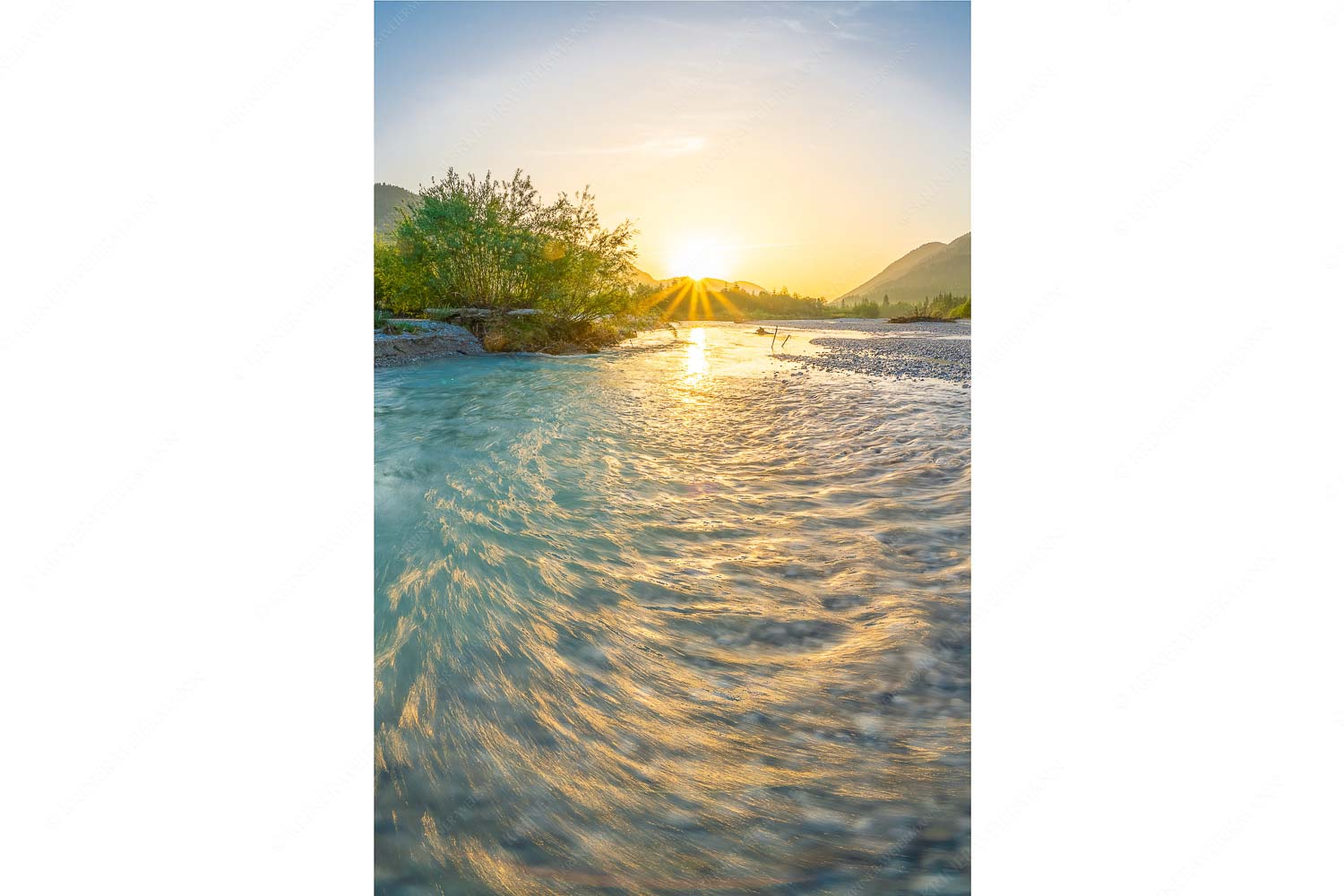 Blick über die Isar in den Sonnenaufgang