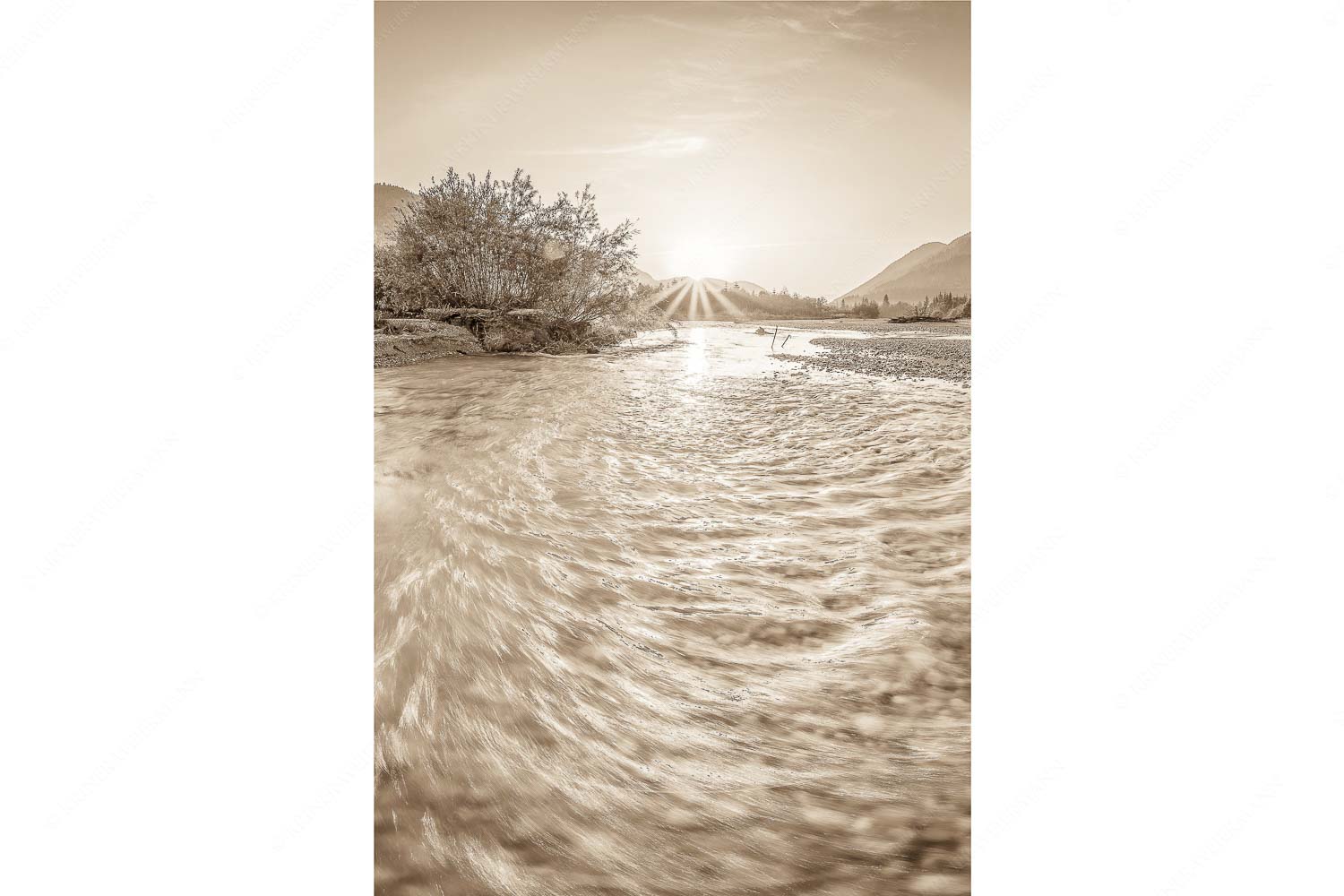 Blick über die Isar in den Sonnenaufgang