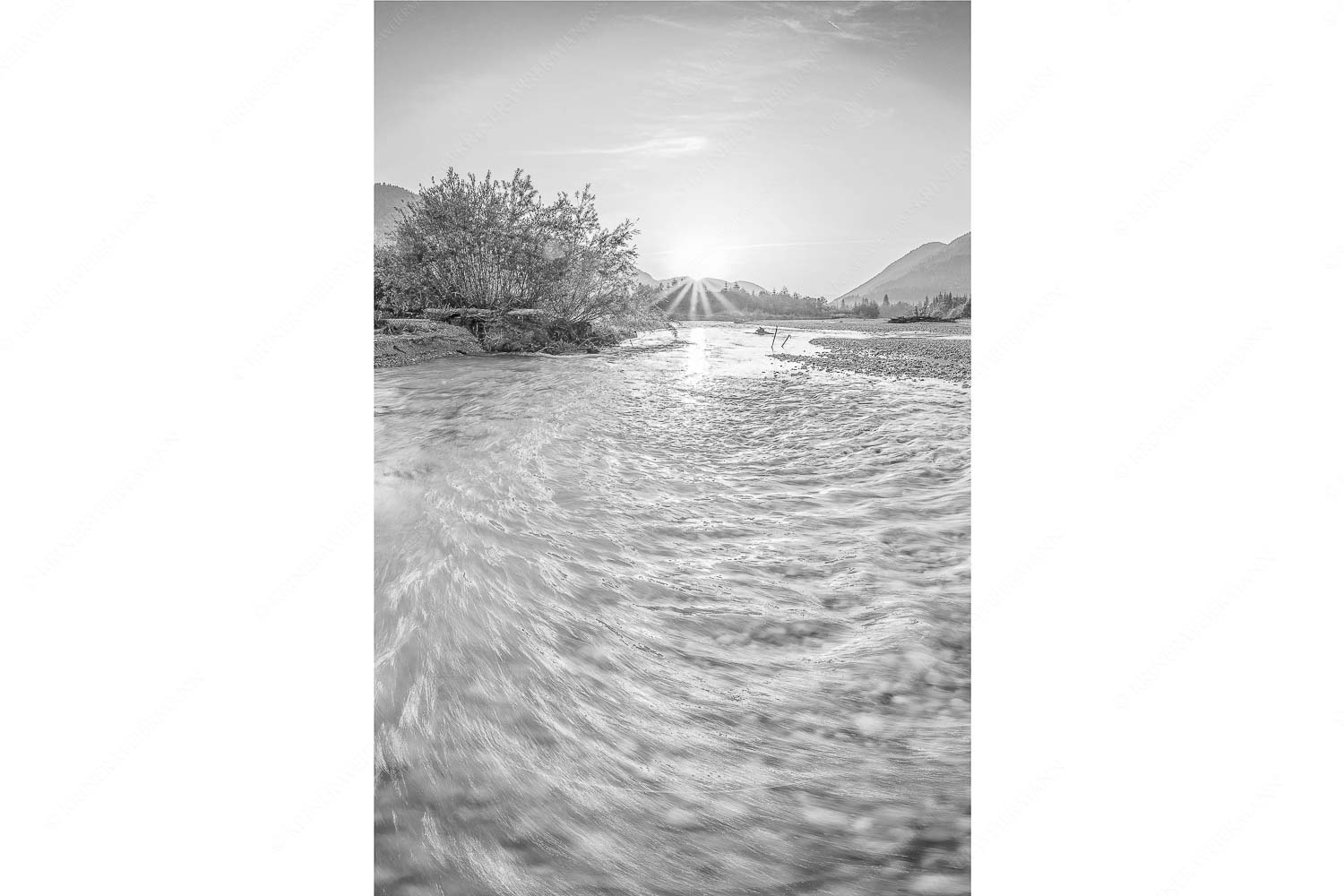 Blick über die Isar in den Sonnenaufgang