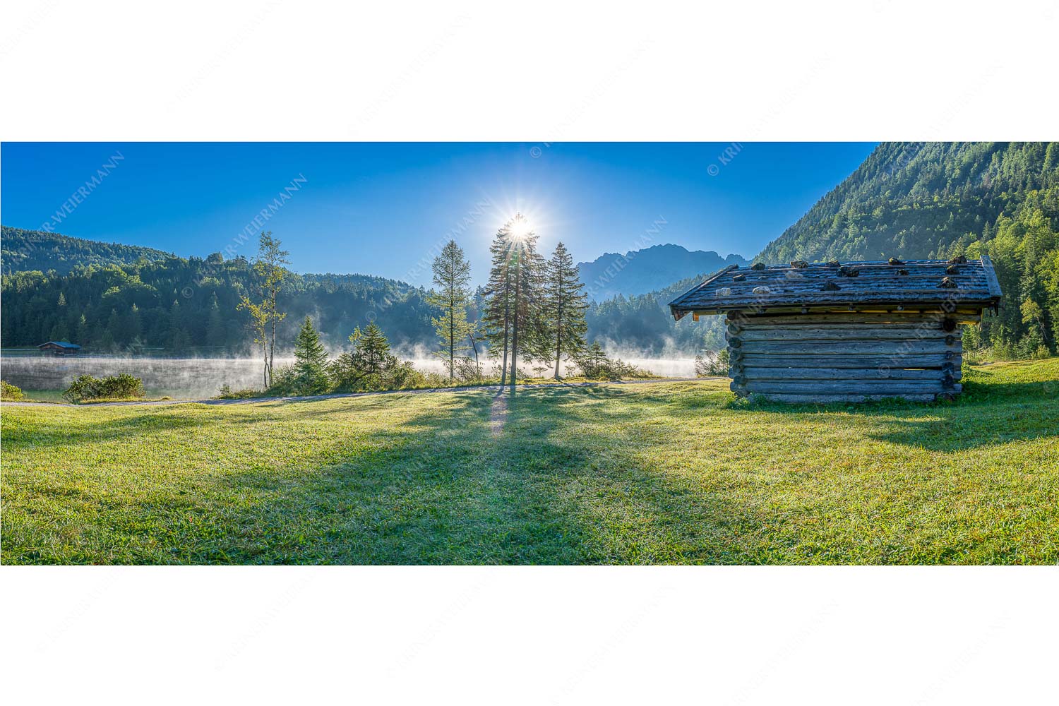 Ein Morgen am Ferchensee – Seitenverhältnis 2,5:1 — Ferchensee bei Mittenwald Auf der Nordseite des Wettersteingebirges liegt der Ferchensee in traumhafter Landschaft