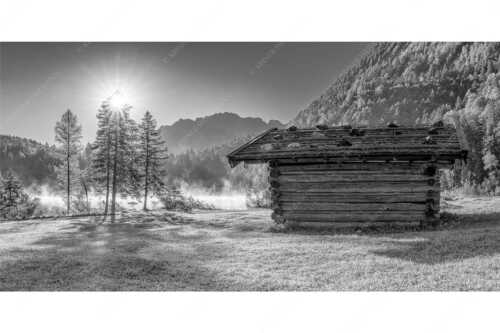 Auf der Nordseite des Wettersteingebirges liegt der Ferchensee in traumhafter Landschaft - Ein Morgen am Ferchensee - Seitenverhältnis 2:1 - Ferchensee bei Mittenwald - weitere Infos unter https://www.kriner-weiermann.de