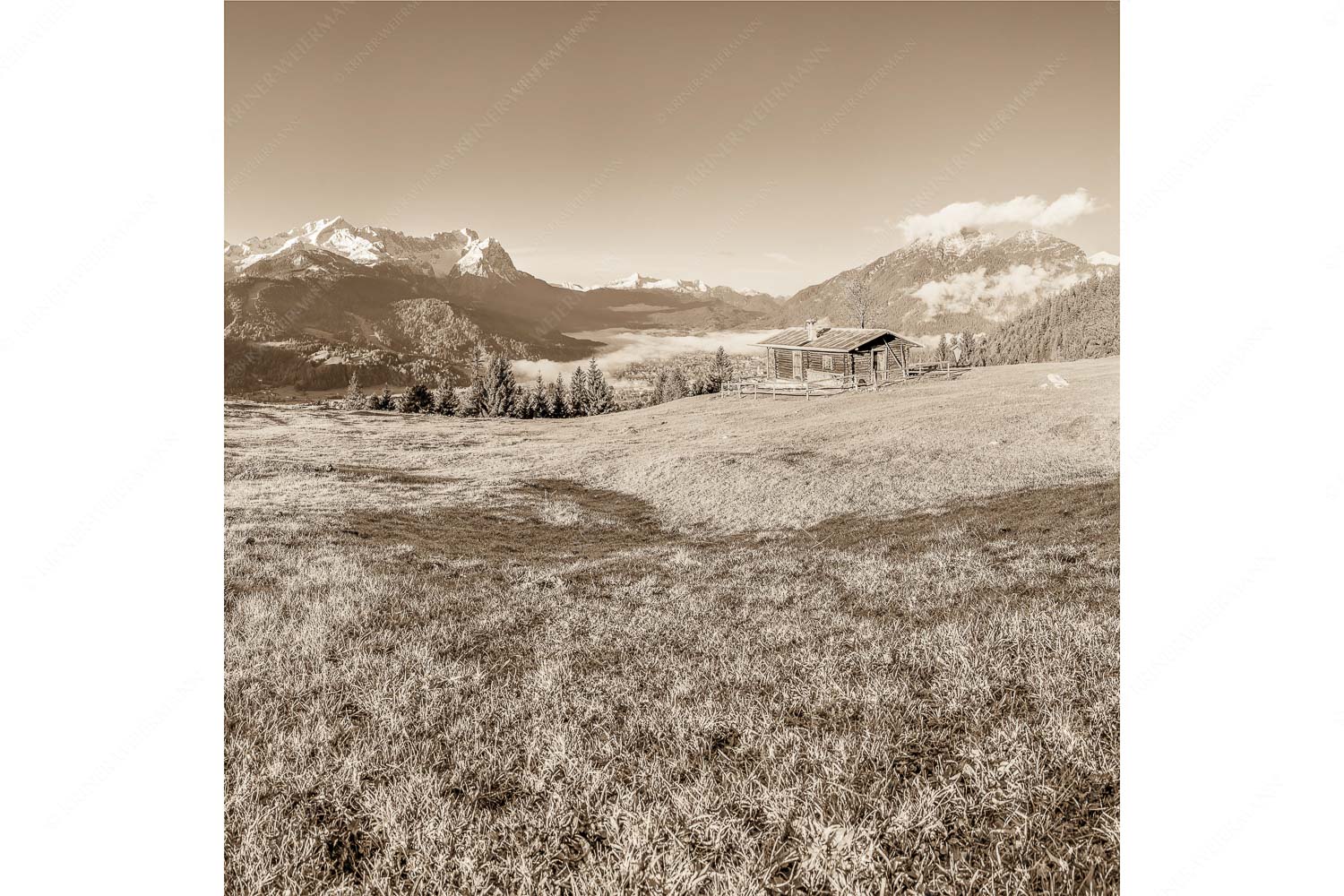 Sonnenaufgang an der Eckenhütte mit Blick zum Zugspitzmassiv