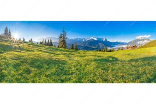 Sonnenaufgang an der Eckenhütte mit Blick zum Zugspitzmassiv - Ein Morgen an der Eckenhütte - Seitenverhältnis 2,5:1 - Garmisch-Partenkirchen mit Zugspitze und Kramer - weitere Infos unter https://www.kriner-weiermann.de