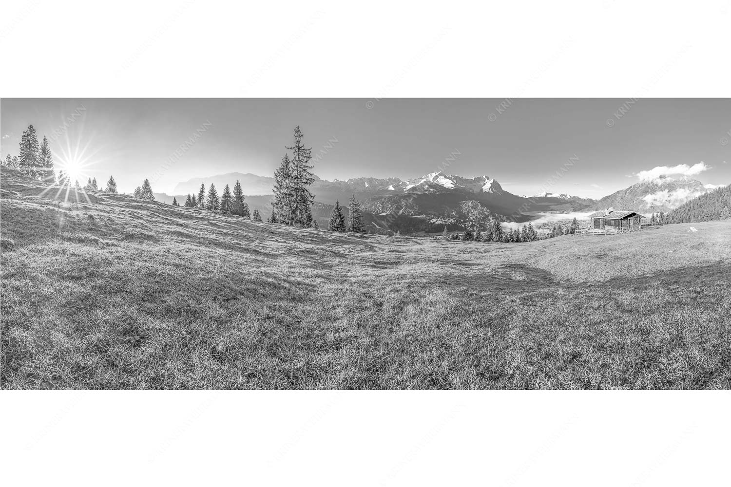 Sonnenaufgang an der Eckenhütte mit Blick zum Zugspitzmassiv