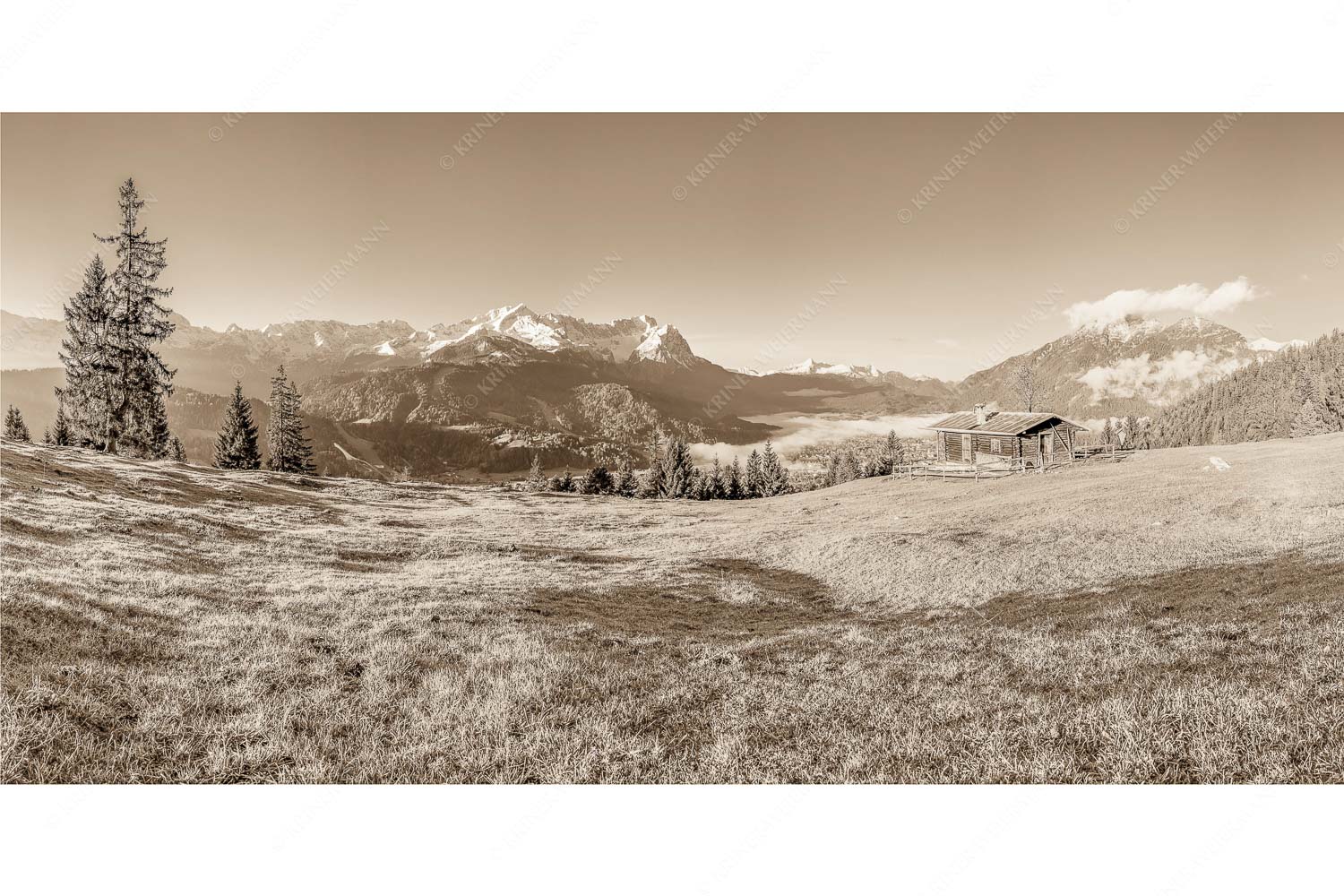 Ein Morgen an der Eckenhütte – Seitenverhältnis 2:1 — Garmisch-Partenkirchen mit Zugspitze und Kramer Sonnenaufgang an der Eckenhütte mit Blick zum Zugspitzmassiv