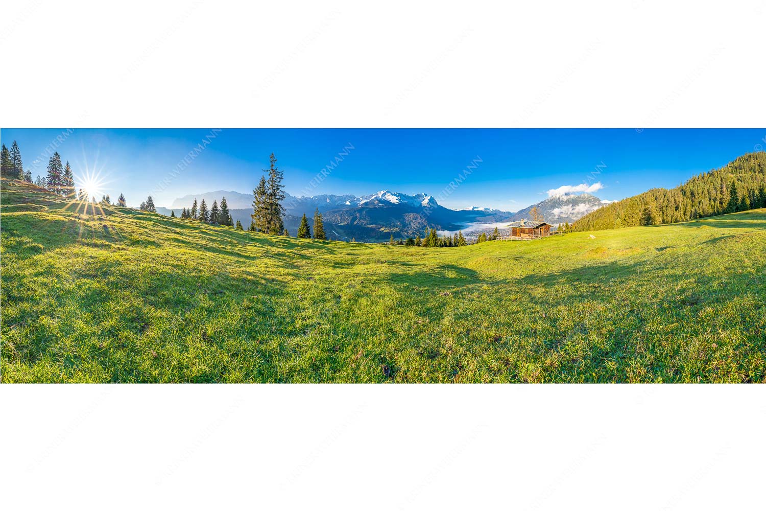 Ein Morgen an der Eckenhütte – Seitenverhältnis 3:1 — Garmisch-Partenkirchen mit Zugspitze und Kramer Sonnenaufgang an der Eckenhütte mit Blick zum Zugspitzmassiv