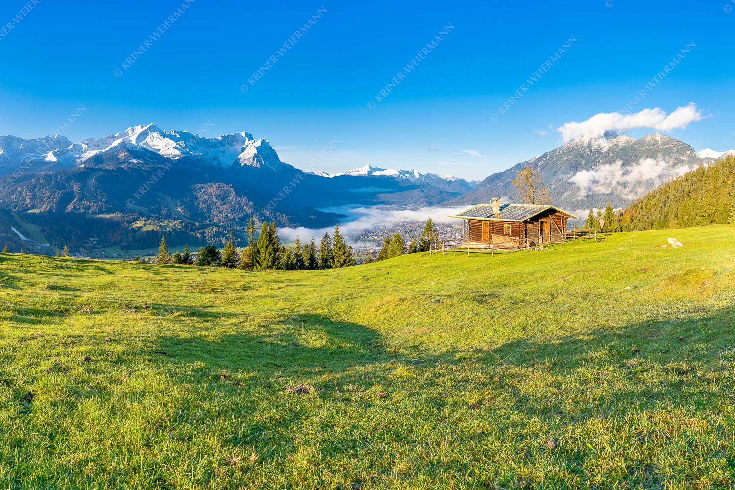 Ein Morgen an der Eckenhütte – Seitenverhältnis 3:2 — Garmisch-Partenkirchen mit Zugspitze und Kramer Sonnenaufgang an der Eckenhütte mit Blick zum Zugspitzmassiv