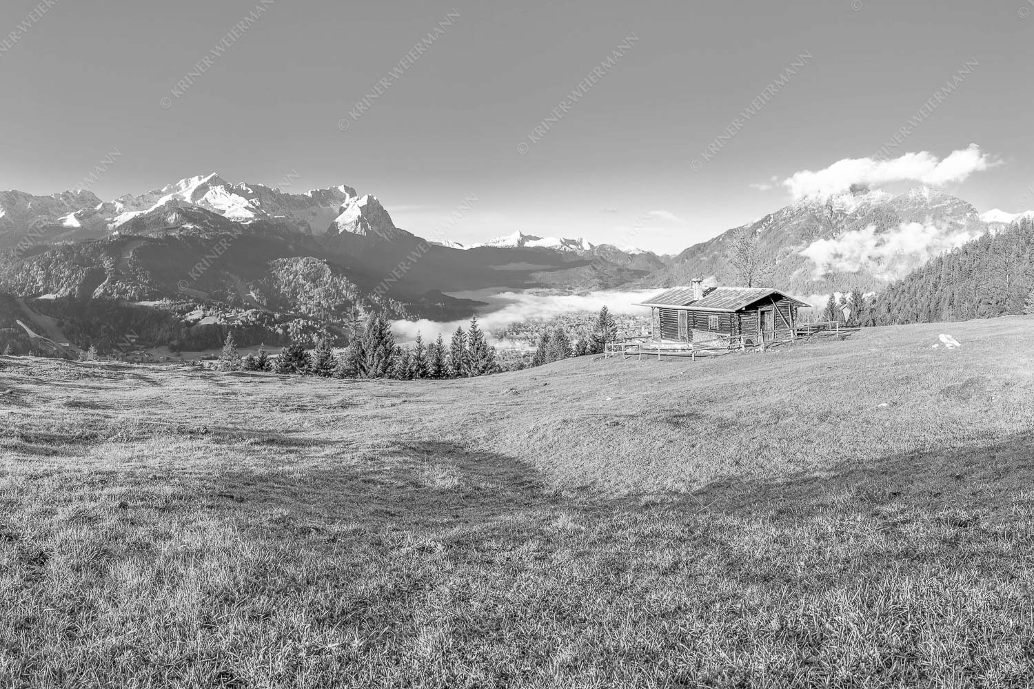 Ein Morgen an der Eckenhütte – Seitenverhältnis 3:2 — Garmisch-Partenkirchen mit Zugspitze und Kramer Sonnenaufgang an der Eckenhütte mit Blick zum Zugspitzmassiv