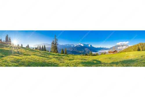 Sonnenaufgang an der Eckenhütte mit Blick zum Zugspitzmassiv - Ein Morgen an der Eckenhütte - Seitenverhältnis 4:1 - Garmisch-Partenkirchen mit Zugspitze und Kramer - weitere Infos unter https://www.kriner-weiermann.de