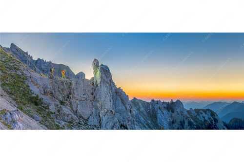 Unterwegs im Soierngebiet bei Sonnenaufgang - Ein wunderbarer Morgen - Seitenverhältnis 2,5:1 - Wandern im Soierngebirge - weitere Infos unter https://www.kriner-weiermann.de