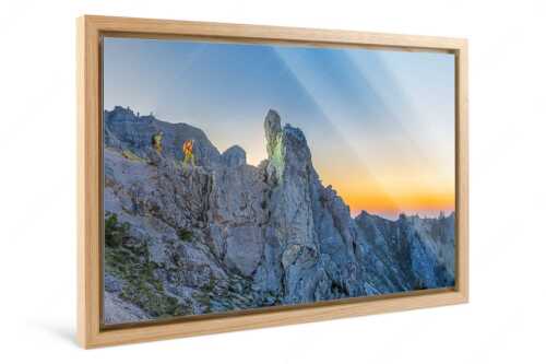 Unterwegs im Soierngebiet bei Sonnenaufgang - Ein wunderbarer Morgen - Foto im Schattenfugen-Rahmen - Wandern im Soierngebirge - weitere Infos unter https://www.kriner-weiermann.de