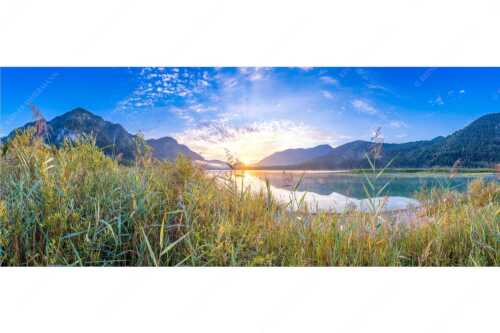 Blick über den Silvensteinsee zum Sonnenaufgang - Einsamer Sommermorgen - Seitenverhältnis 2,5:1 - Silvensteinsee - weitere Infos unter https://www.kriner-weiermann.de