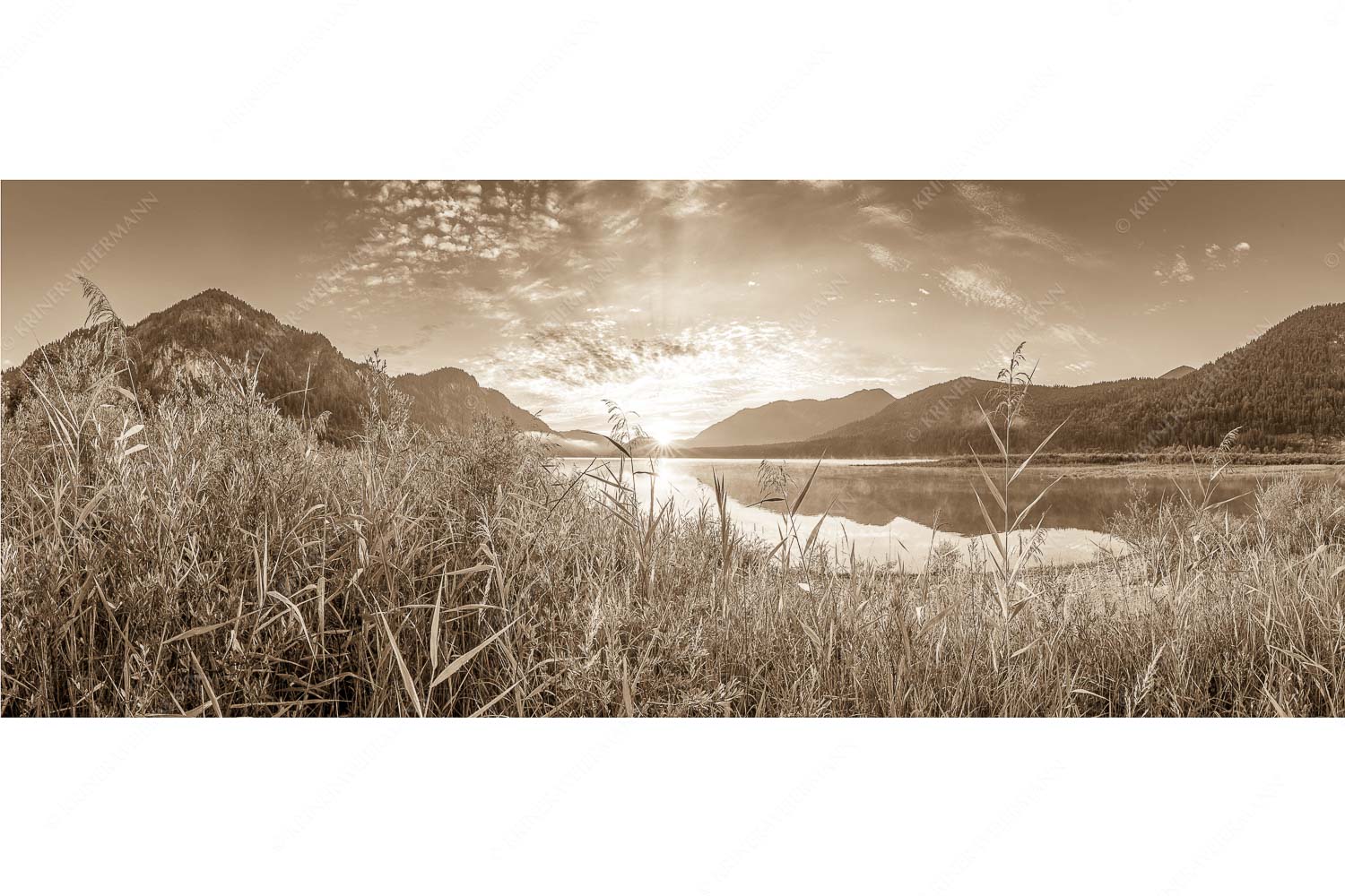 Einsamer Sommermorgen – Seitenverhältnis 2,5:1 — Silvensteinsee Blick über den Silvensteinsee zum Sonnenaufgang