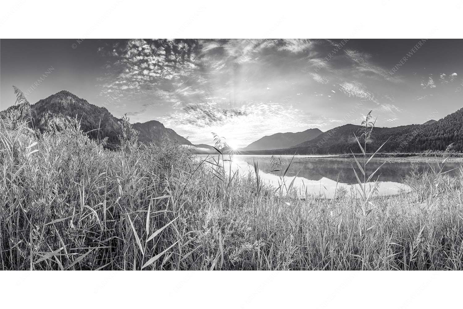Einsamer Sommermorgen – Seitenverhältnis 2:1 — Silvensteinsee Blick über den Silvensteinsee zum Sonnenaufgang