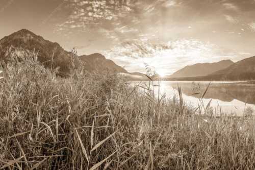 Blick über den Silvensteinsee zum Sonnenaufgang - Einsamer Sommermorgen - Seitenverhältnis 3:2 - Silvensteinsee - weitere Infos unter https://www.kriner-weiermann.de
