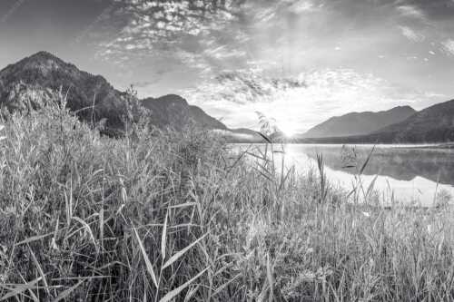 Blick über den Silvensteinsee zum Sonnenaufgang - Einsamer Sommermorgen - Seitenverhältnis 3:2 - Silvensteinsee - weitere Infos unter https://www.kriner-weiermann.de