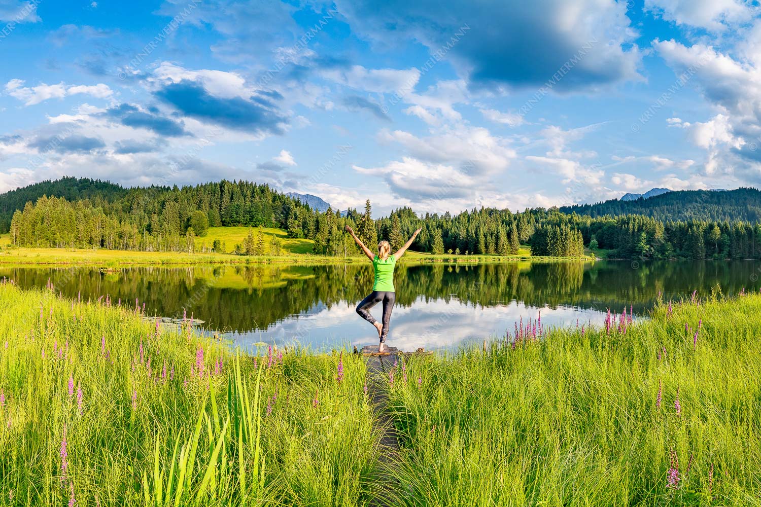 Einswerden – Seitenverhältnis 3:2 — Geroldsee Yoga Yoga am Geroldsee mit Blick zum Wetterstein, Karwendel und Soierngebirge