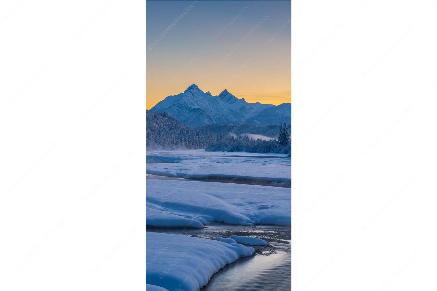 Eisige Idylle – Seitenverhältnis 1:2 — Isar Winter Arnspitze und Wetterstein Blick über die verschneite Isar zu den Arnspitzen und ins Wettersteingebirge