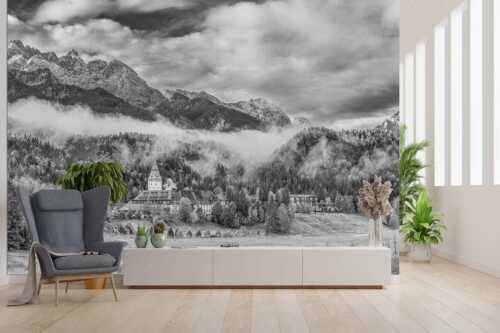 Wie im Märchen liegt das Schloss, umgeben von Wald und unzähligen Gipeln - Elmau - Größe ca. 300x200cm, Seitenverhältnis 3:2 - Schloss Elmau im Wetterstein - weitere Infos unter https://www.kriner-weiermann.de